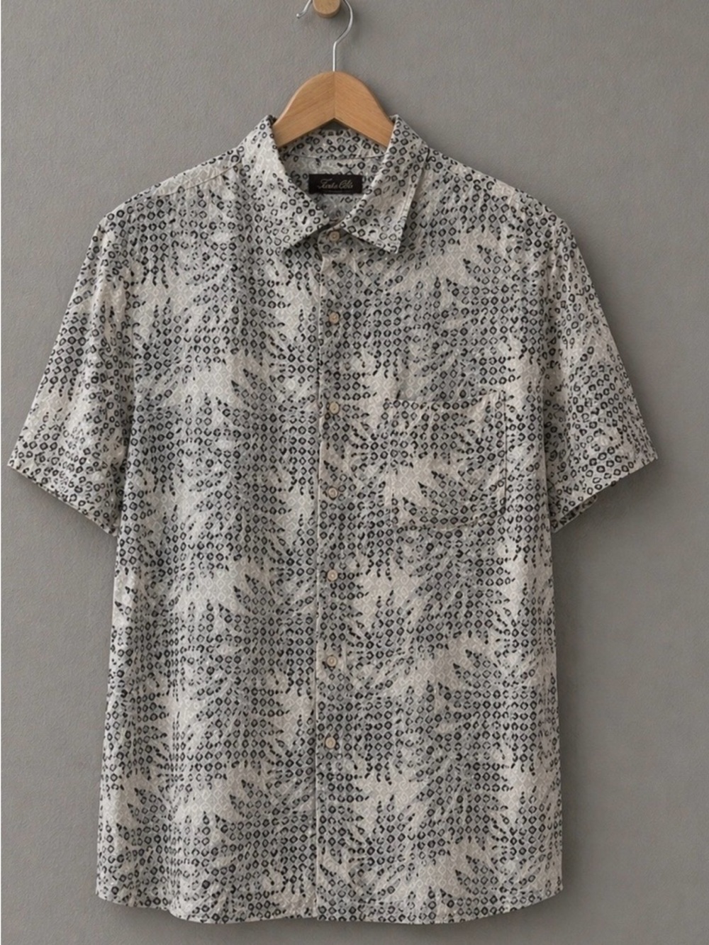 Men’s Silk Blend Button Up Shirt Large 16-16.5 Short Sleeve Beige Print Casual